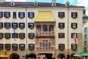 Das Goldene Dachl im Zentrum der Stadt ist als Wahrzeichen von Innsbruck weithin bekannt, Österreich - Sehenswürdigkeiten in Tirol auf 365Austria.com
