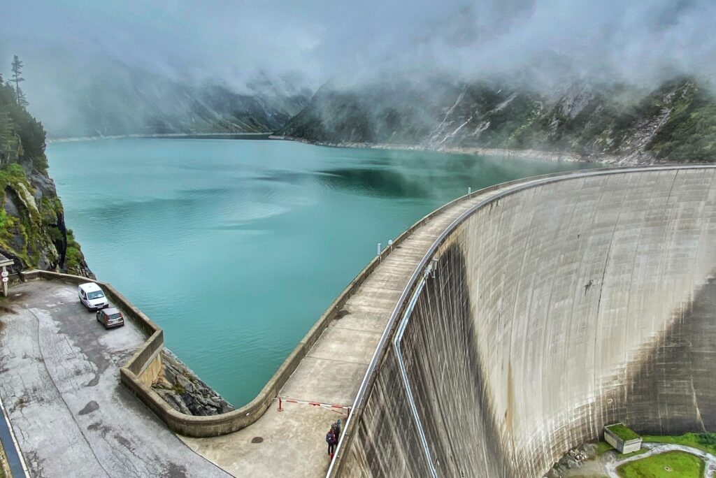 Tyrol: Hike at the Zillergrund reservoir / Zillergründl reservoir