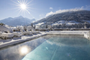 Panorama Pool mit Blick Galtenberg und Wiedersbergerhorn©Alpbacherhof Matthias Sedlak