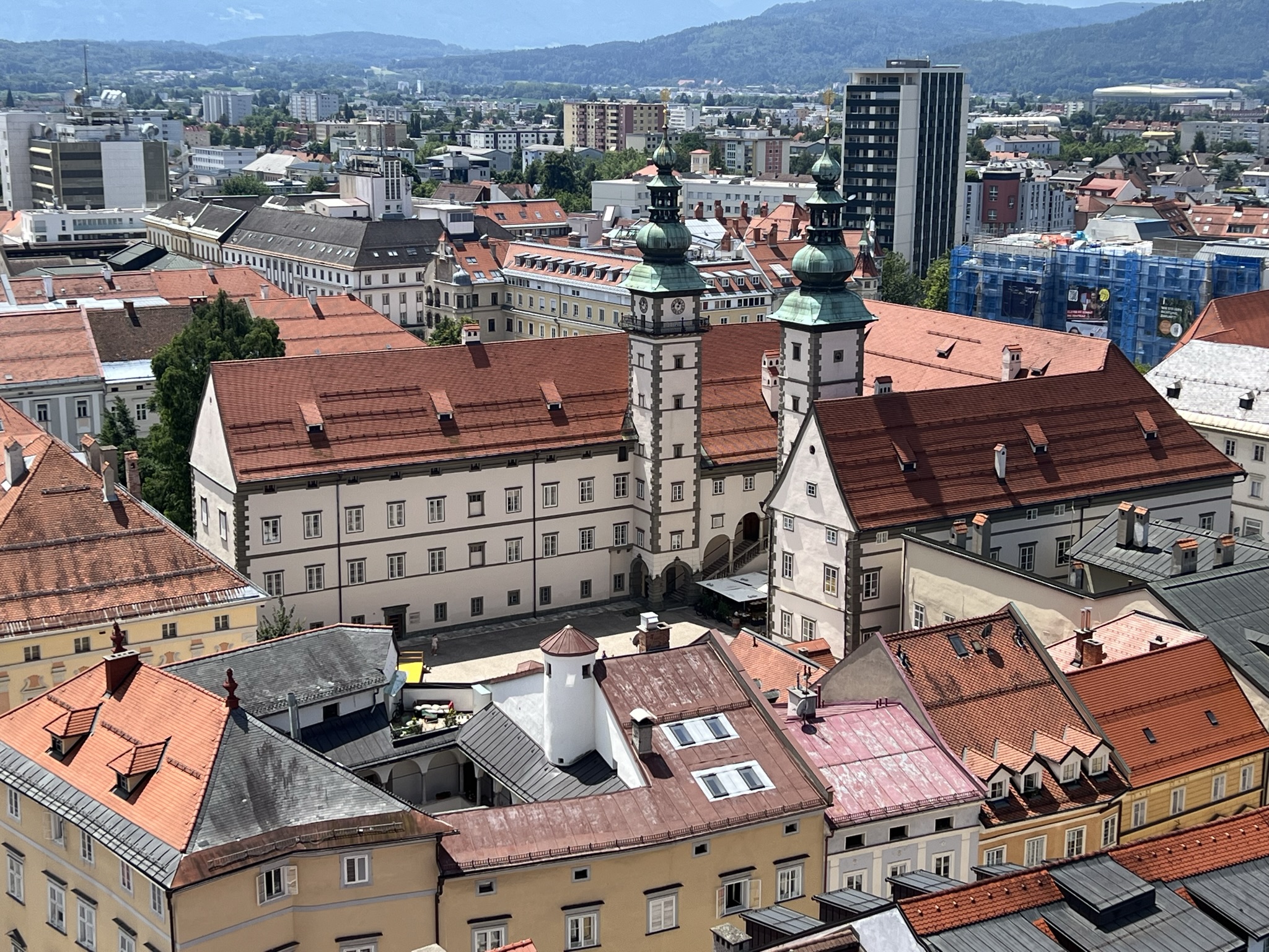 Stadtpfarrturm und Stadtpfarrkirche in Klagenfurt