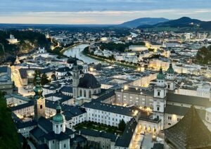Pevnost Hohensalzburg večer (2)